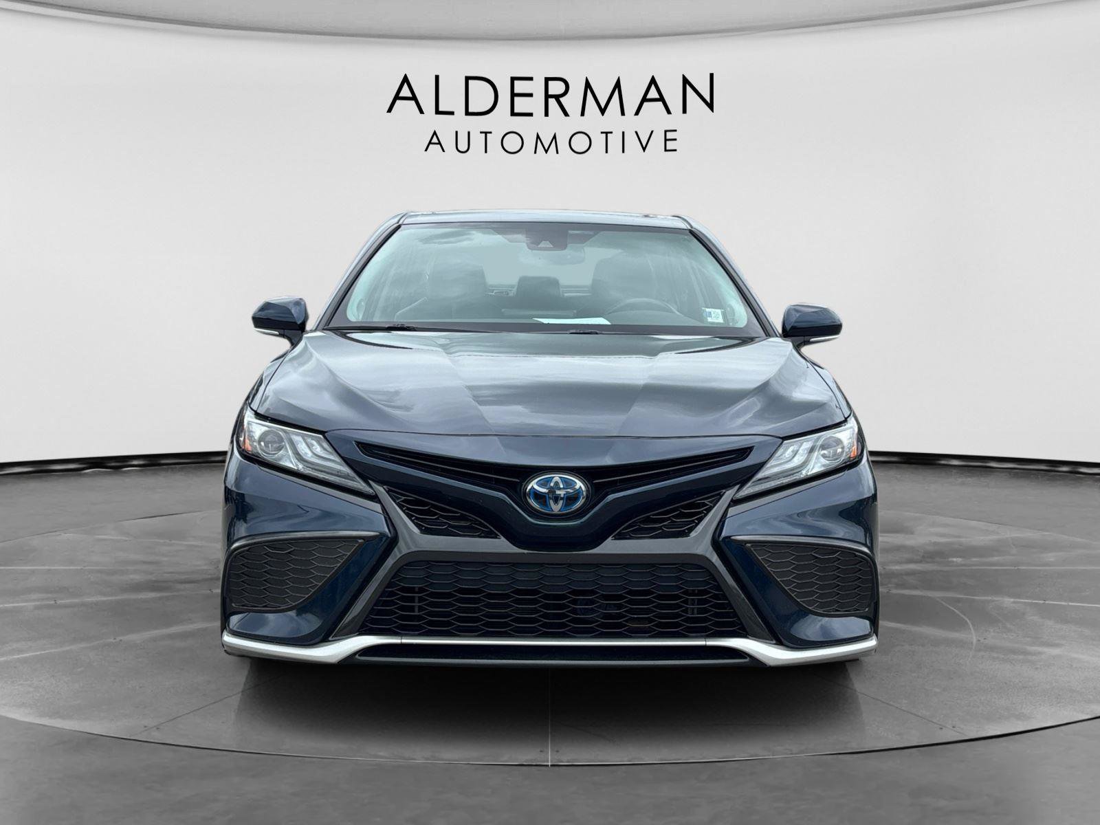 Used 2021 Toyota Camry XSE w/ Navigation Upgrade Package FWD image 9