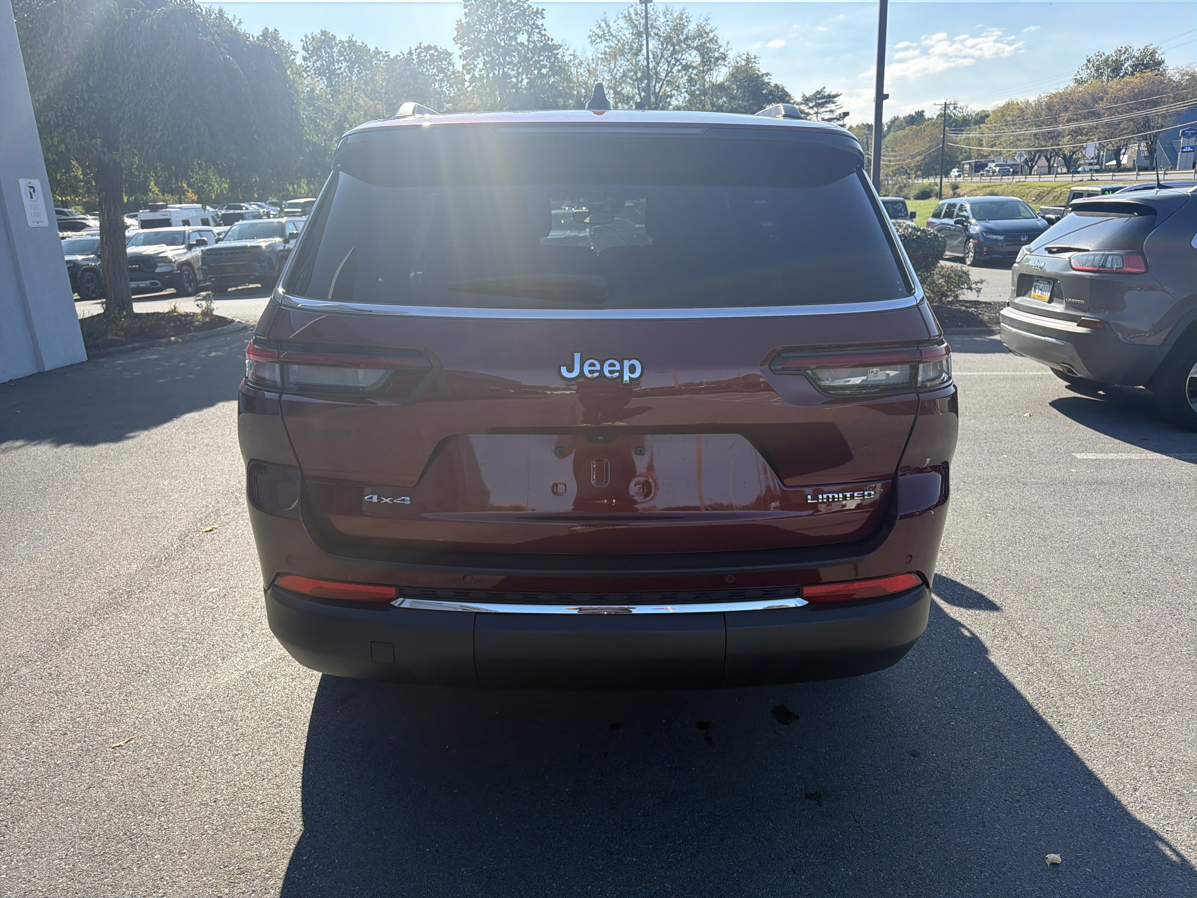 Used 2023 Jeep Grand Cherokee L Limited AWD/4WD image 4
