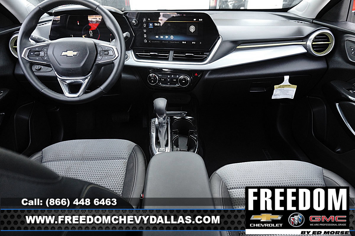 Used 2025 Chevrolet Trax LT w/ Driver Confidence Package FWD image 6