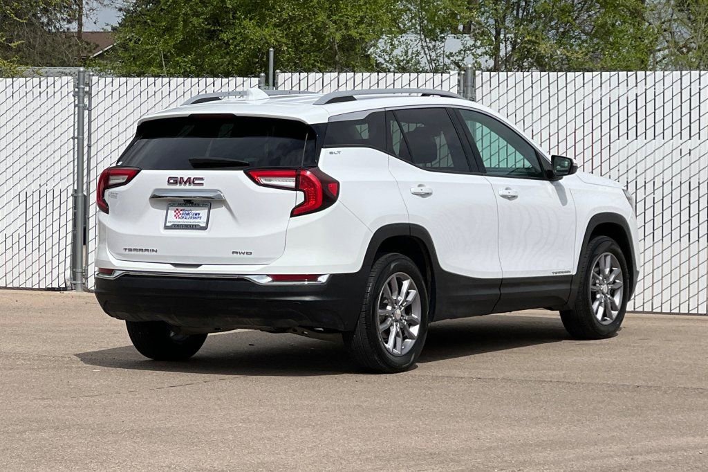 Used 2024 GMC Terrain SLT AWD/4WD image 4