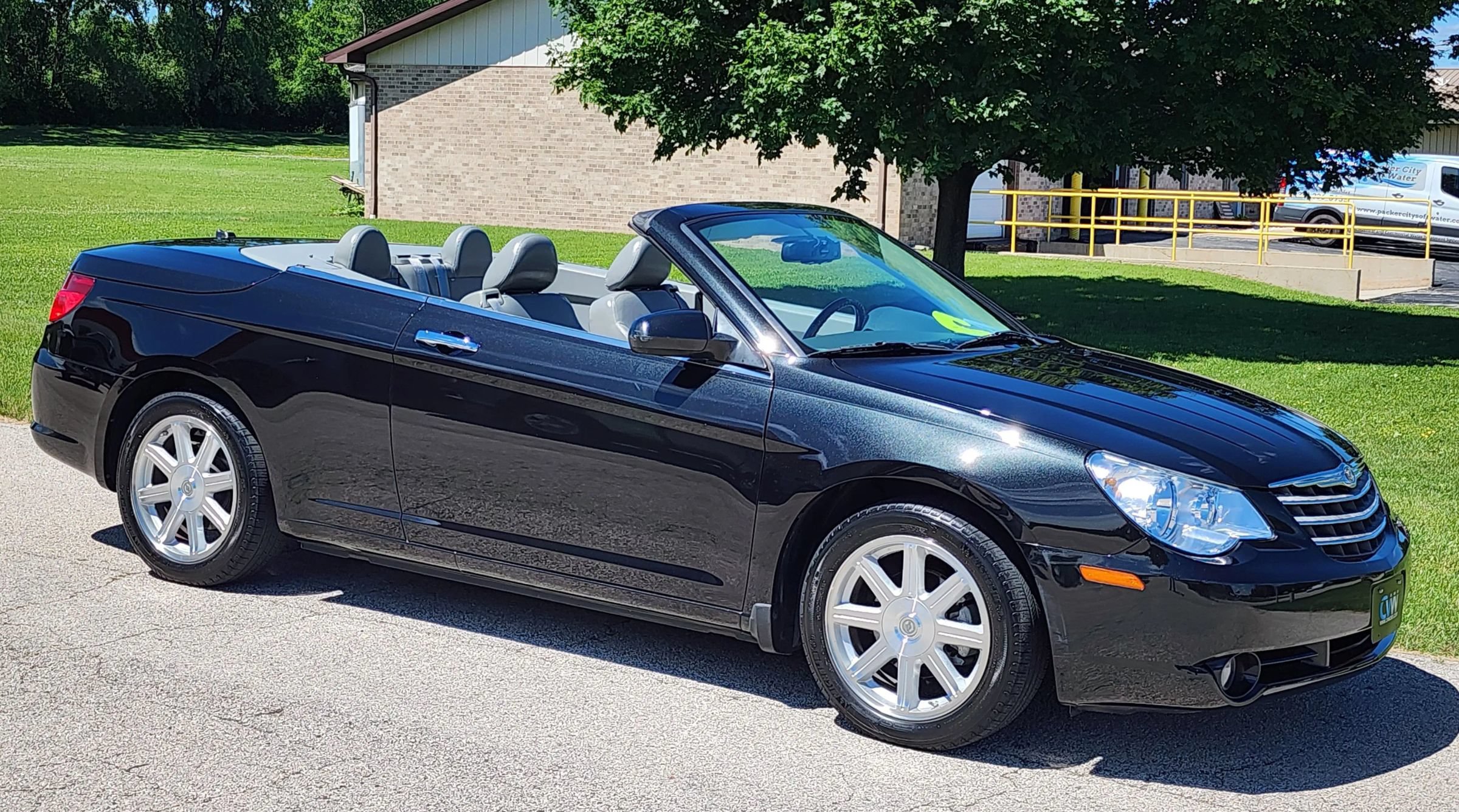Used 2008 Chrysler Sebring Limited w/ Electronics Convenience Group FWD image 2