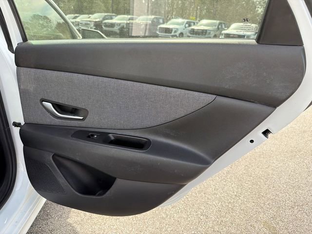 Used 2021 Hyundai Elantra Limited image 16