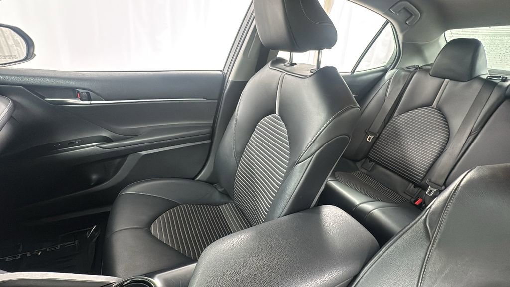 Used 2020 Toyota Camry SE image 13