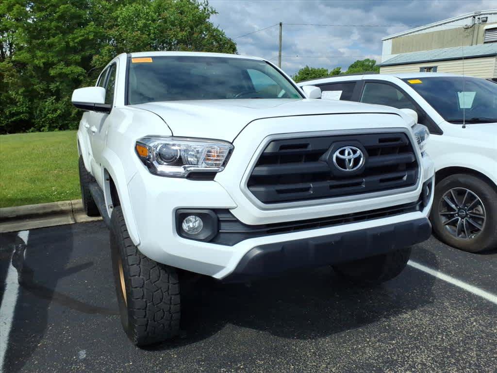 Used 2017 Toyota Tacoma SR5 w/ Tow Package AWD/4WD image 9