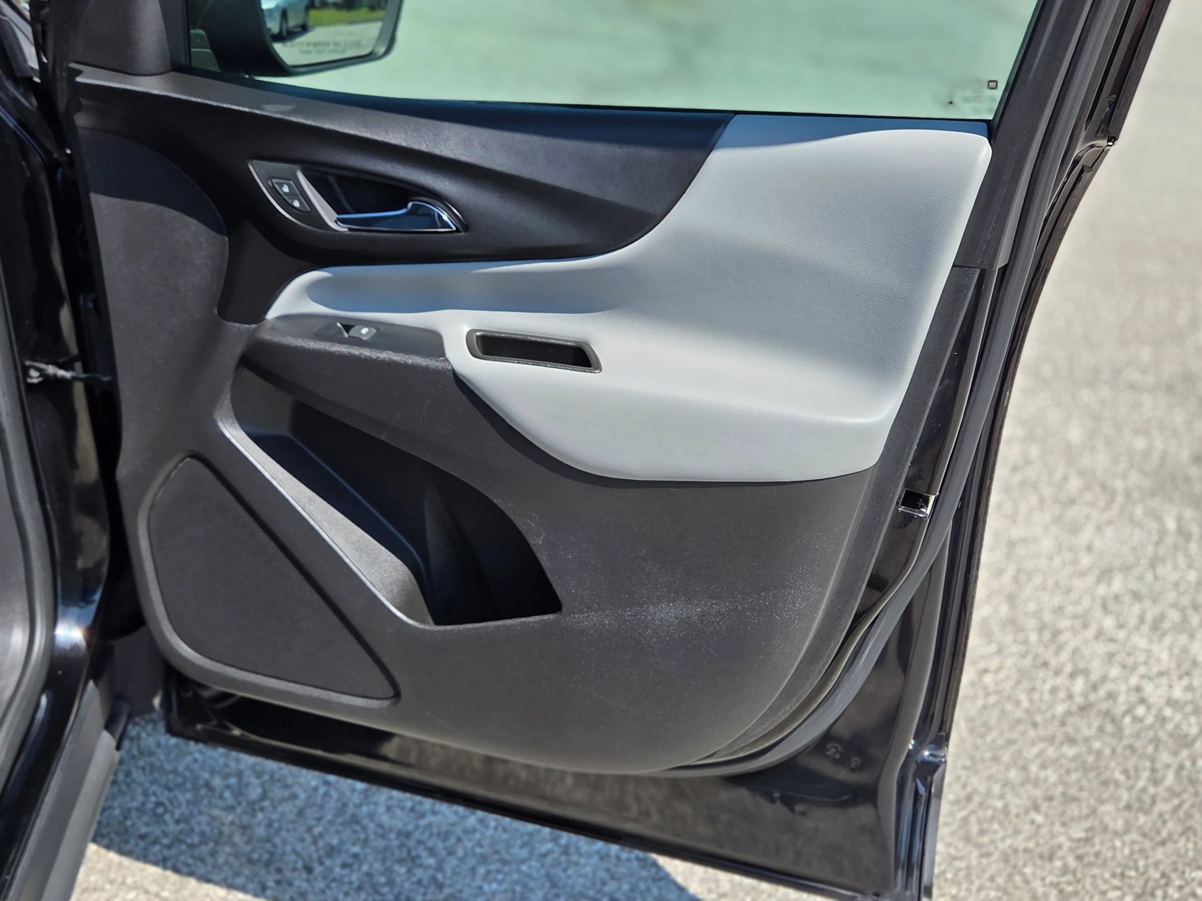 Used 2019 Chevrolet Equinox LS w/ LS Convenience Package FWD image 25
