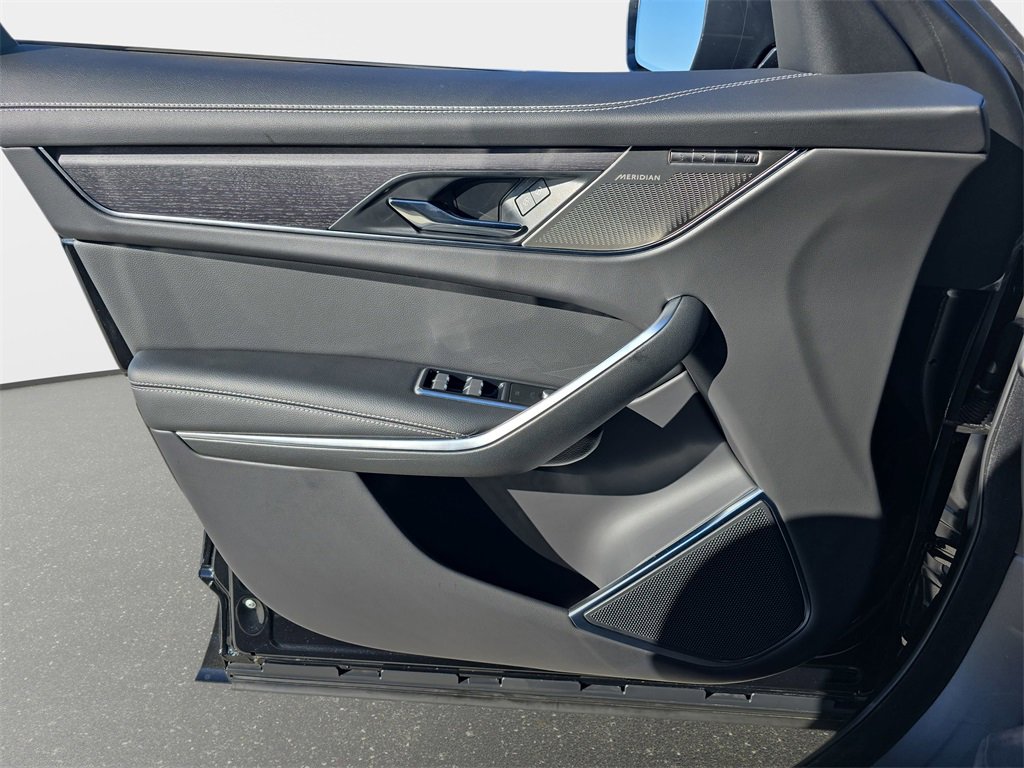 Certified 2025 Jaguar F-PACE R-Dynamic S image 27