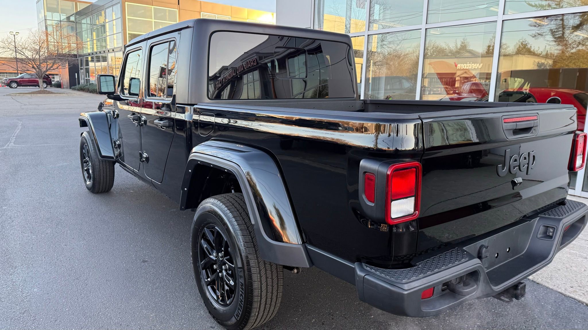 Used 2021 Jeep Gladiator Sport image 12