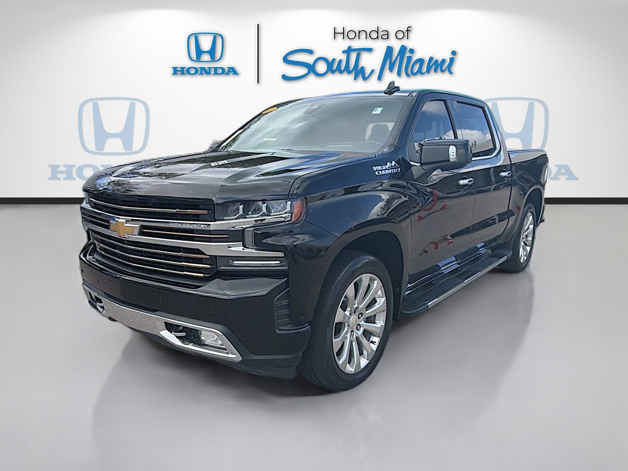 Used 2019 Chevrolet Silverado 1500 High Country w/ Technology Package AWD/4WD image 3