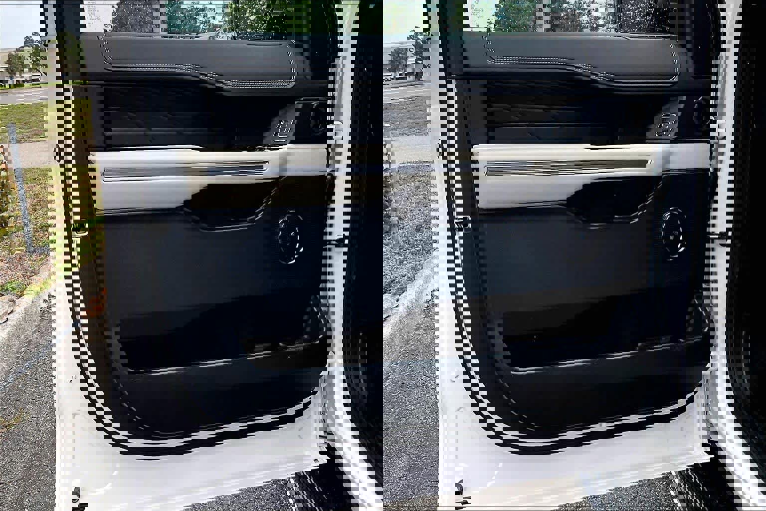 Used 2019 Ford Expedition Platinum image 25