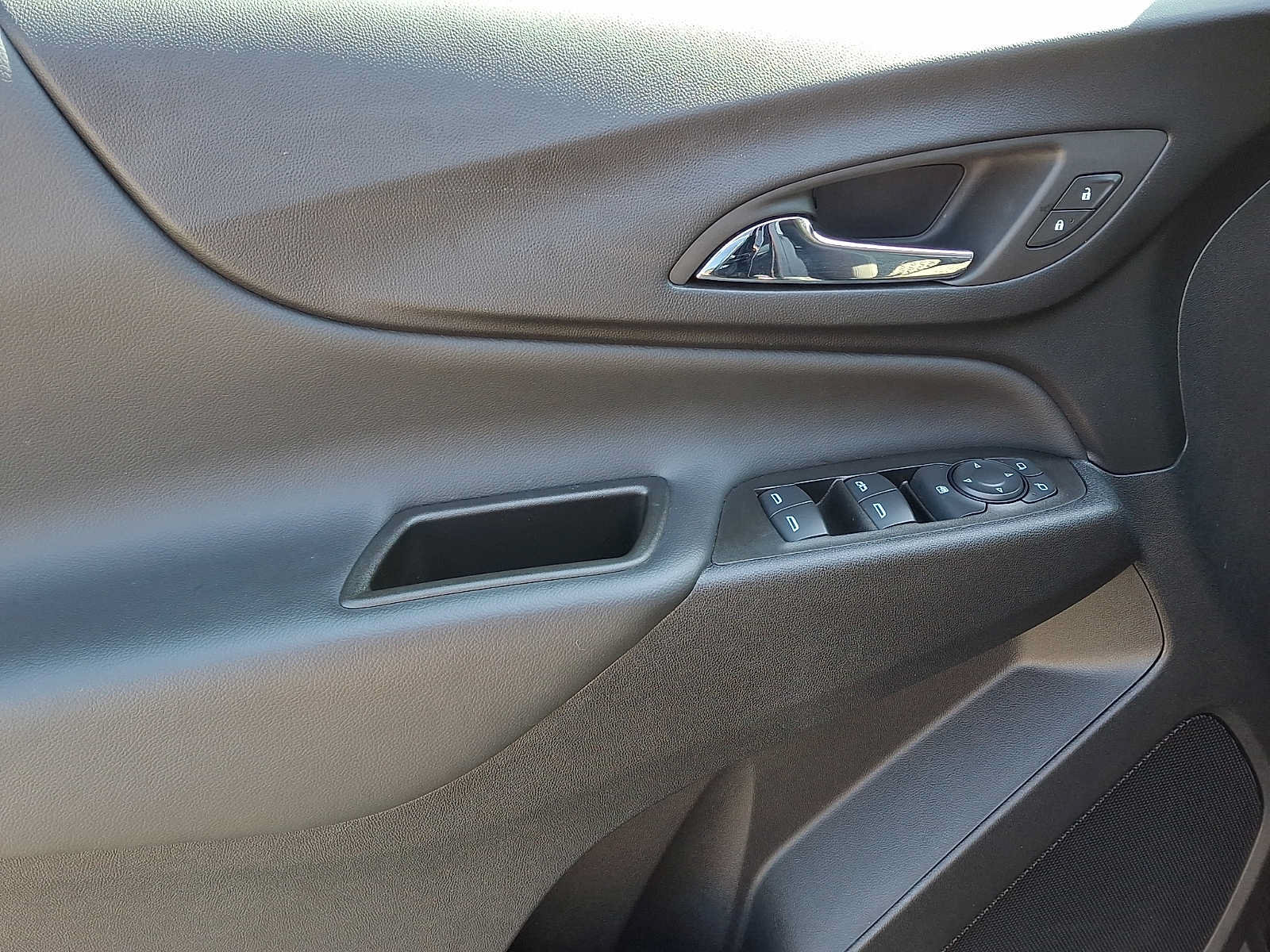 Used 2023 Chevrolet Equinox LT w/ LPO, Floor Liner Package FWD image 12