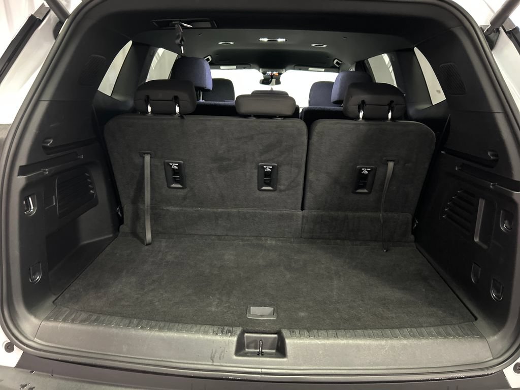 Used 2025 GMC Acadia Elevation FWD image 24