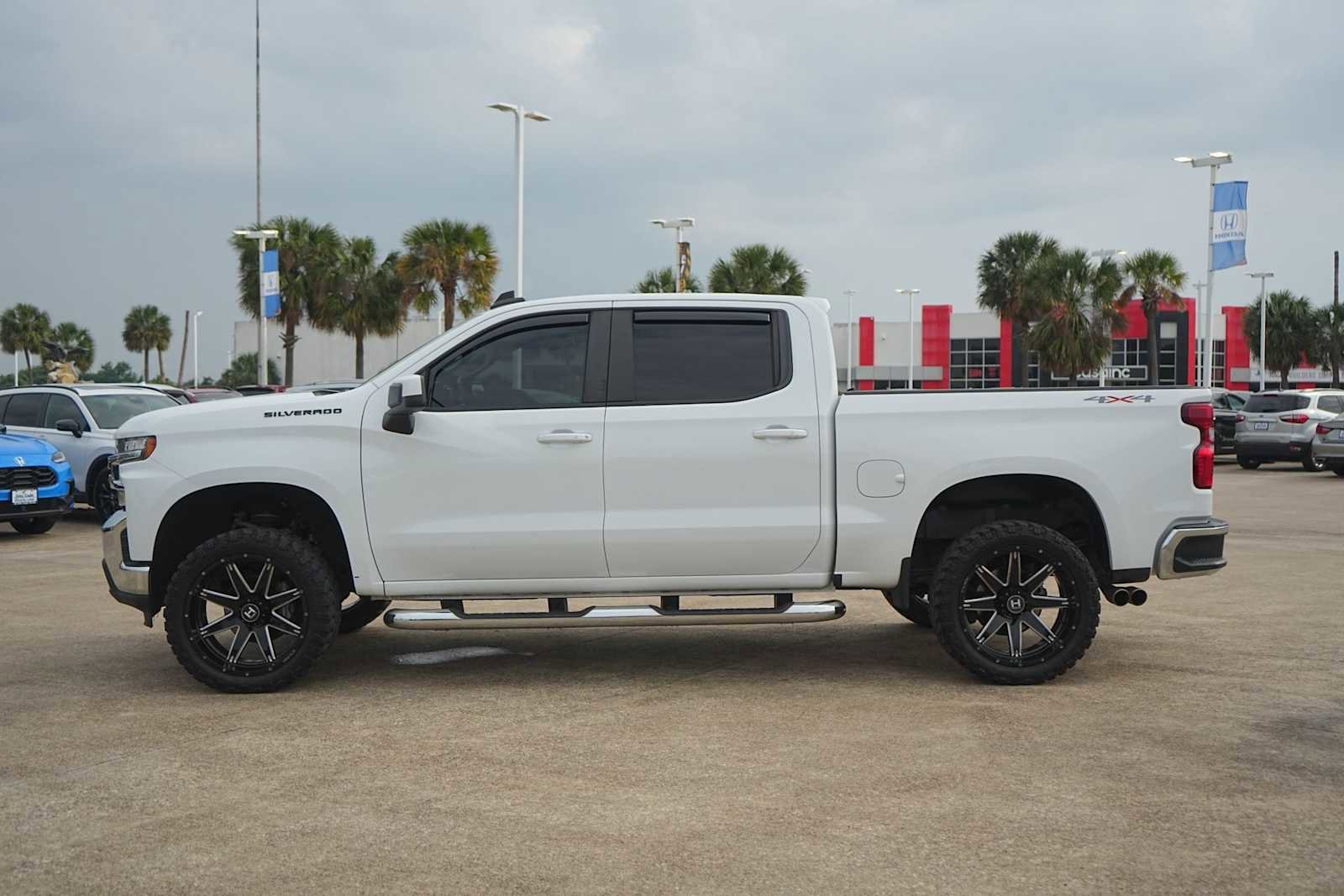 Used 2019 Chevrolet Silverado 1500 LT w/ All-Star Edition AWD/4WD image 3