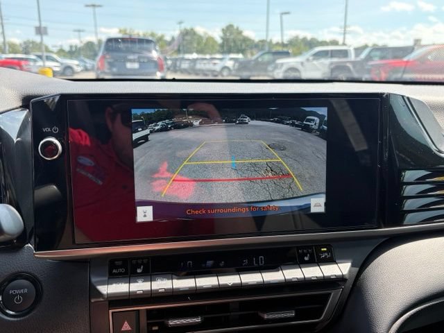 Used 2025 Toyota Camry XSE FWD image 5