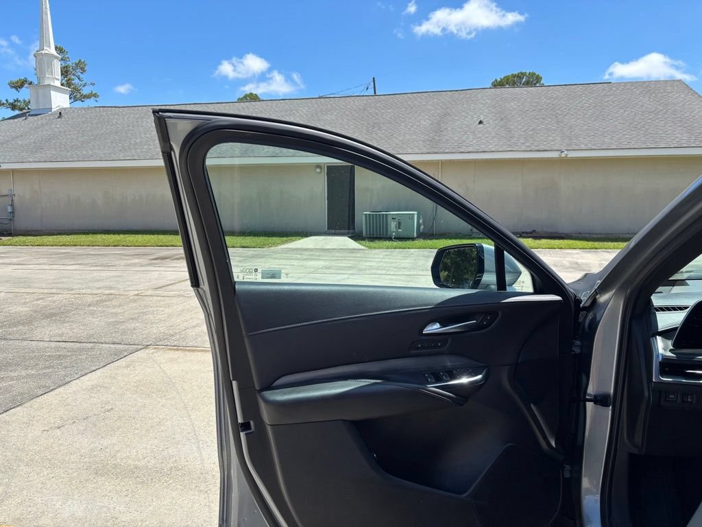 Used 2025 Cadillac XT4 Premium Luxury FWD image 10