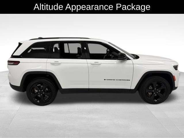 Used 2023 Jeep Grand Cherokee Altitude AWD/4WD image 7
