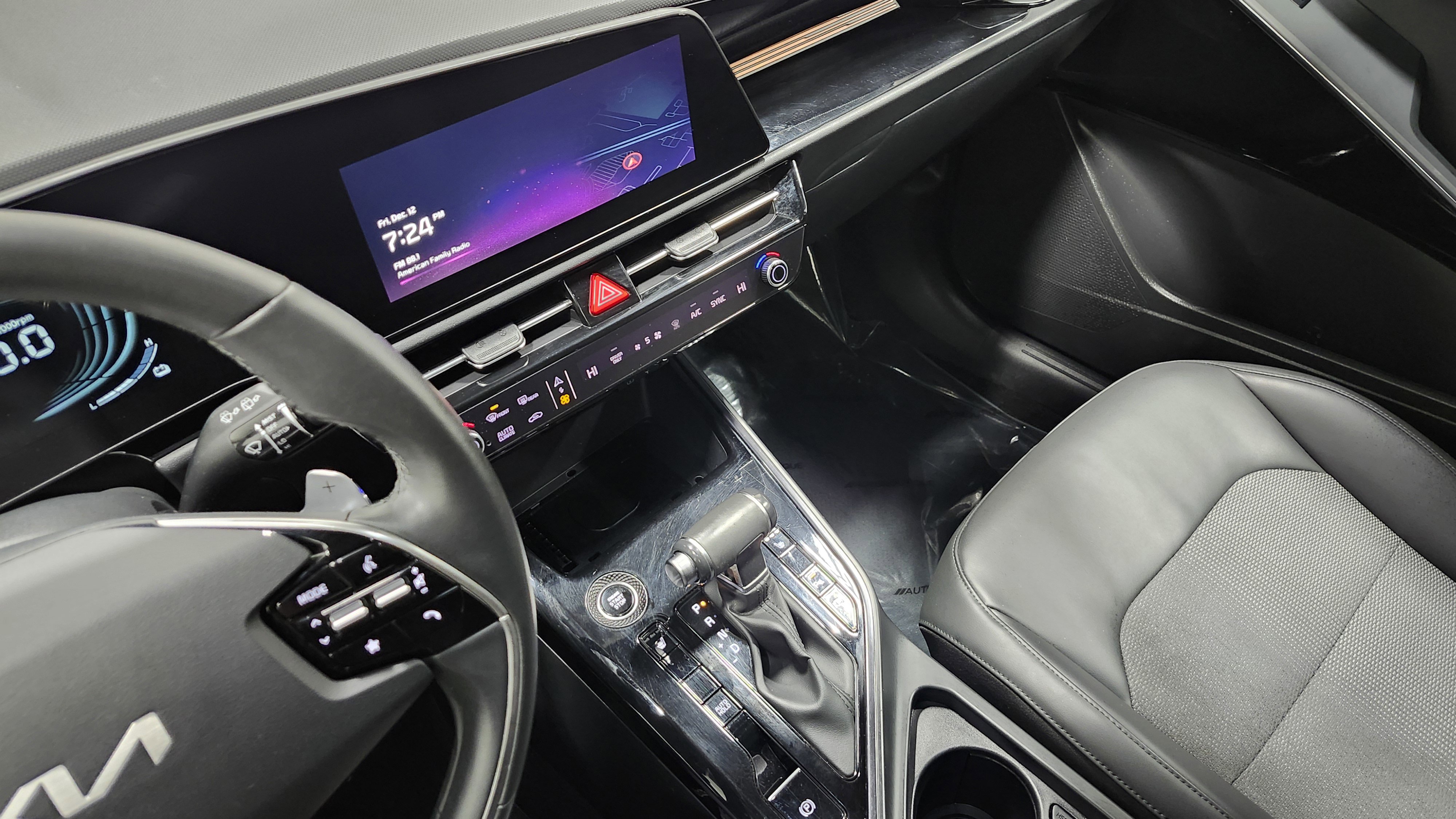 Used 2023 Kia Niro EX Touring image 29