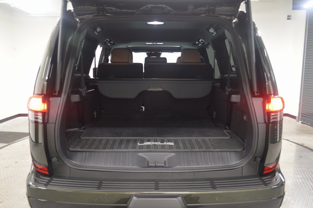 Used 2024 Lexus GX 550 w/ Accessory Package (Z1) image 40