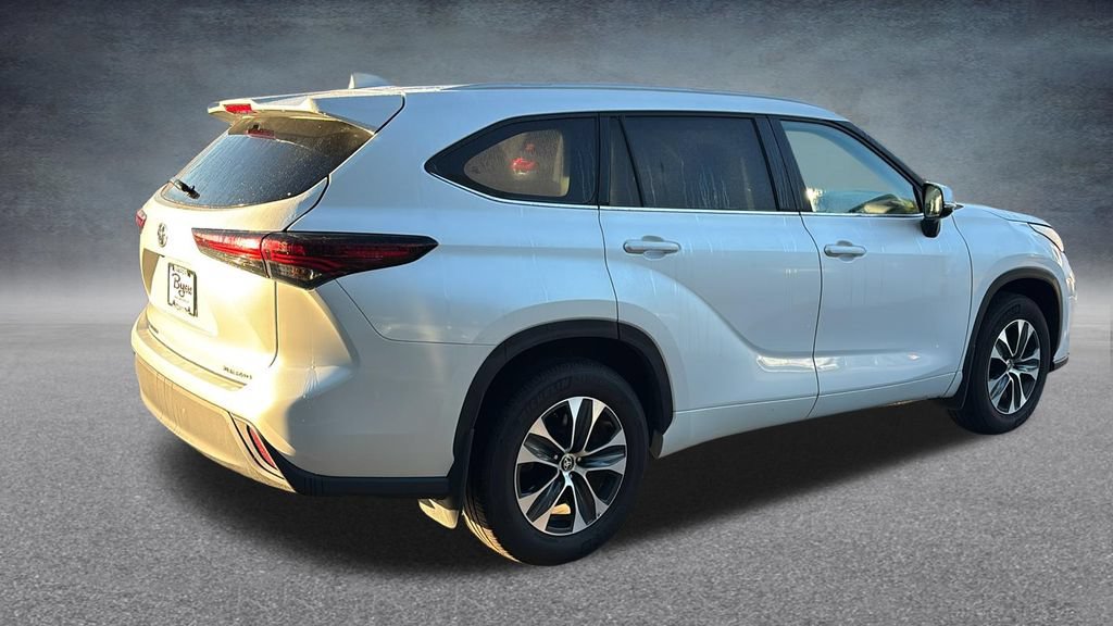 Used 2025 Toyota Highlander XLE AWD/4WD image 31