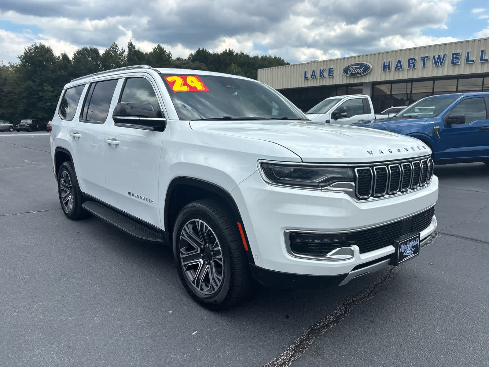 Used 2024 Jeep Wagoneer Series II w/ Flexible Seating Group image 1