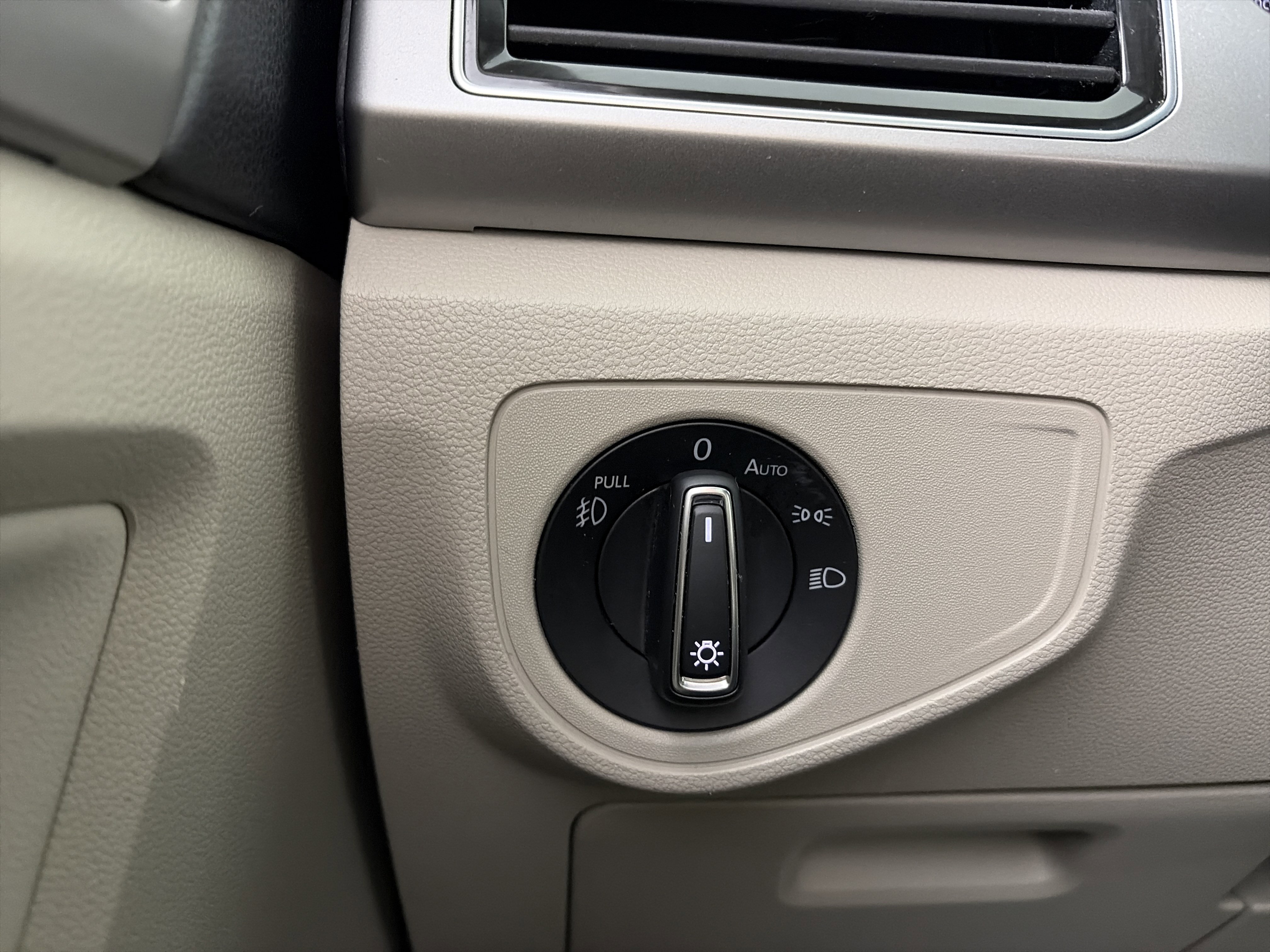 Used 2019 Volkswagen Atlas SEL R-Line image 34