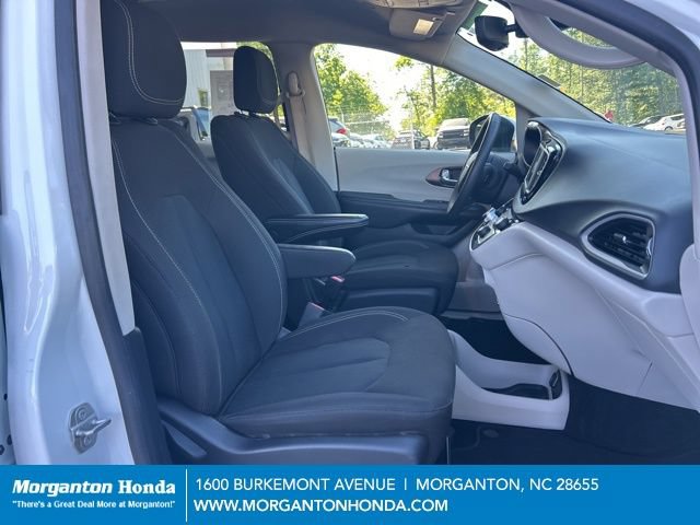 Used 2023 Chrysler Voyager LX FWD image 39
