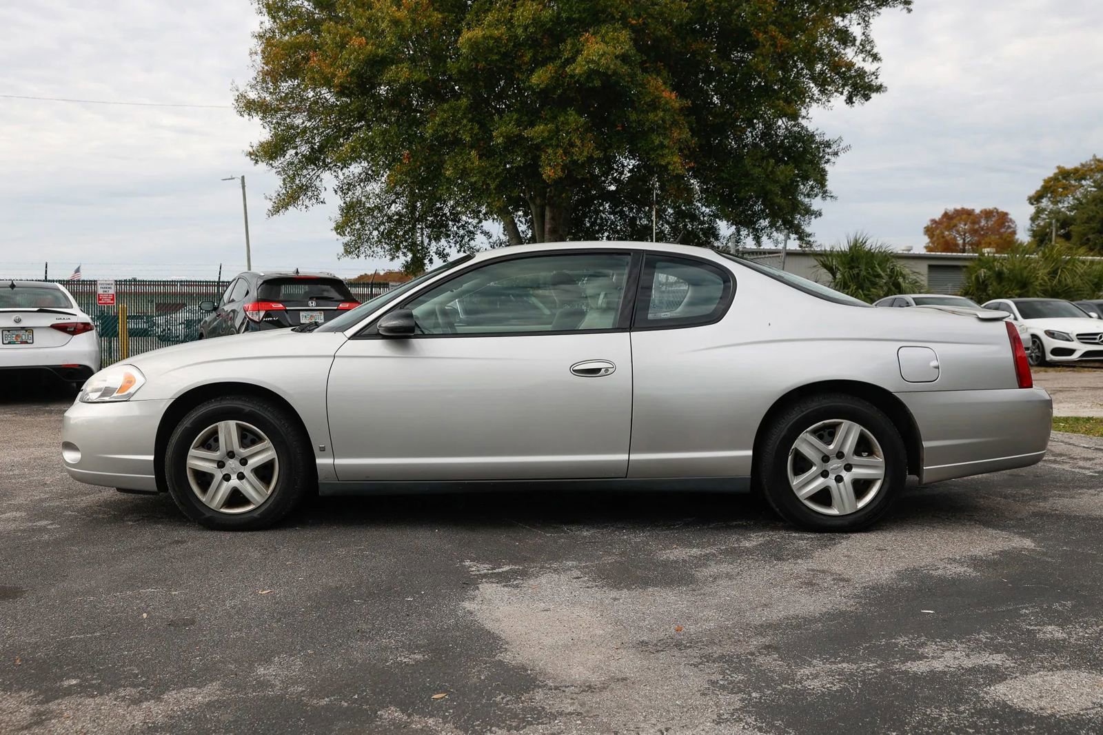 Used 2007 Chevrolet Monte Carlo LS image 2