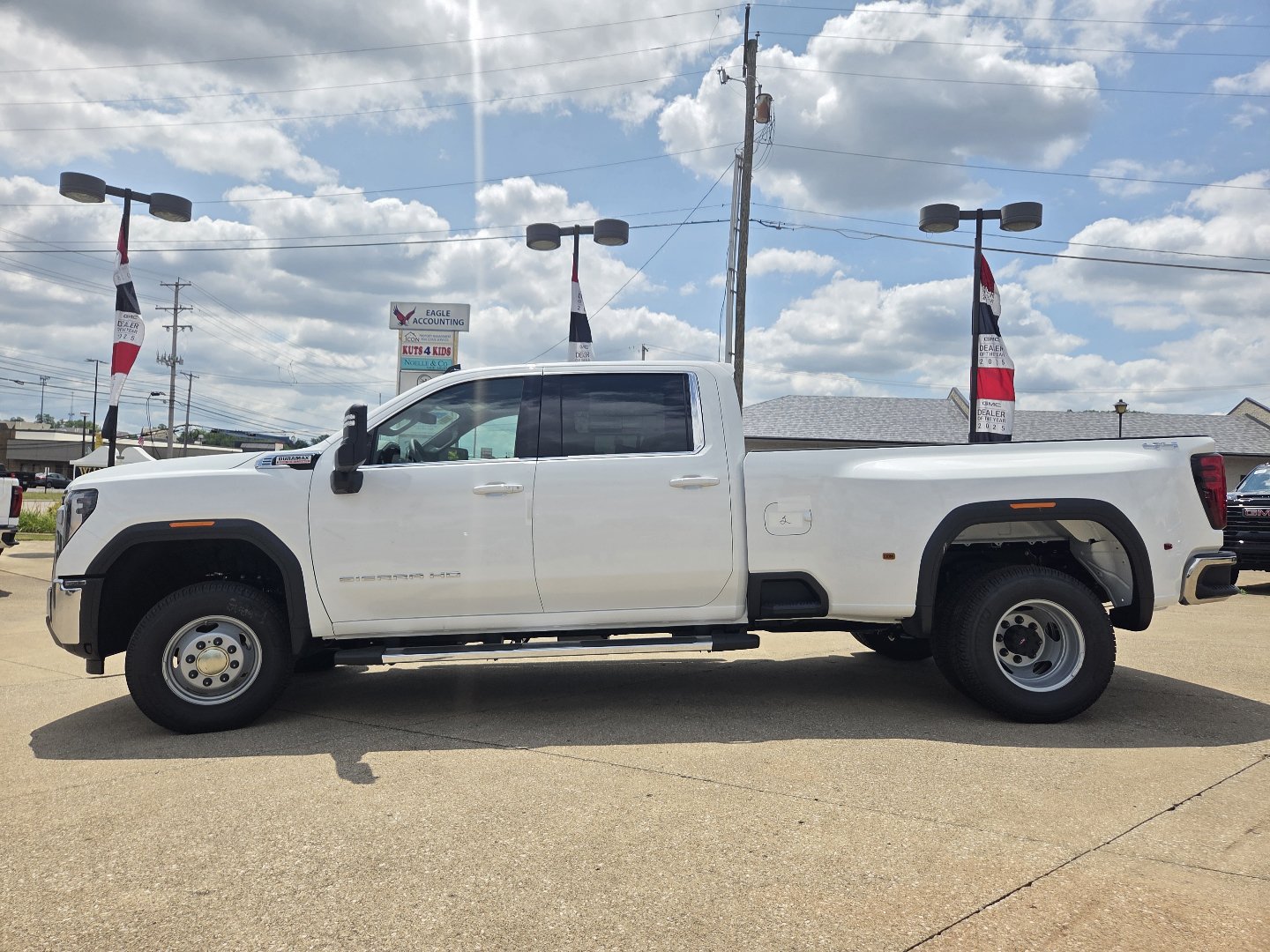 New 2026 GMC Sierra 3500 SLE w/ Preferred Package AWD/4WD image 15