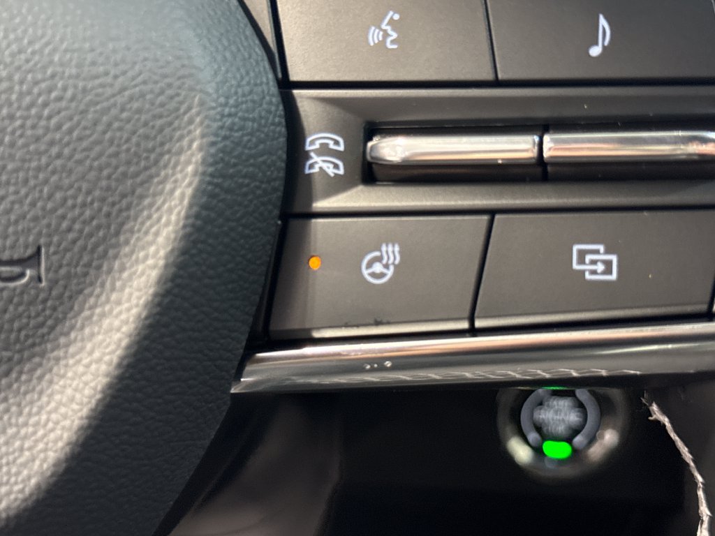 New 2027 Chevrolet Traverse LT AWD/4WD image 2