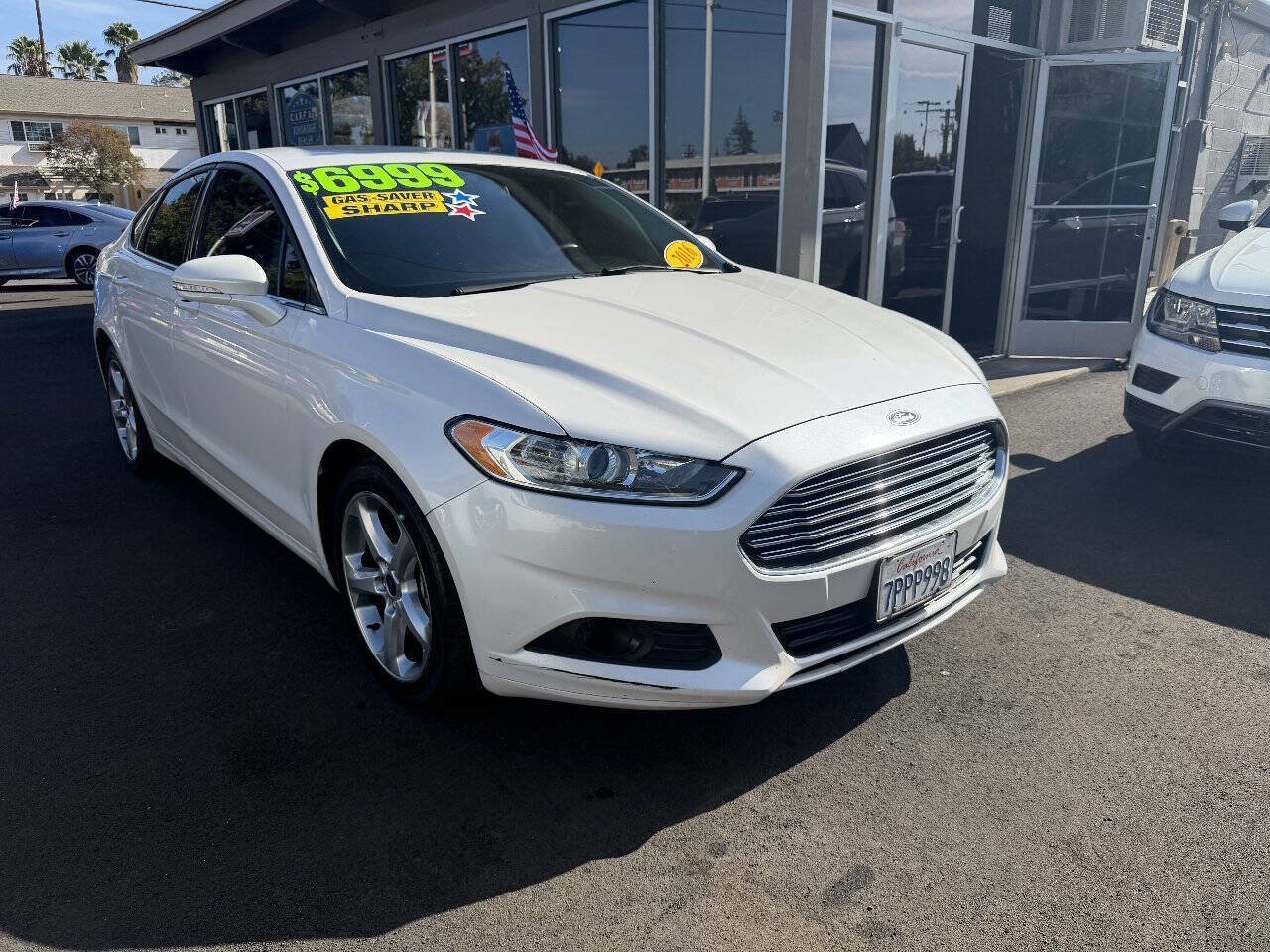 Used 2016 Ford Fusion SE FWD image 2