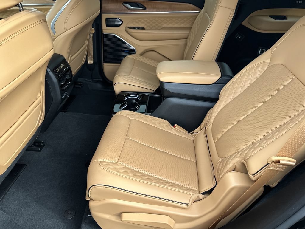 Used 2024 Jeep Grand Cherokee L Summit AWD/4WD image 14