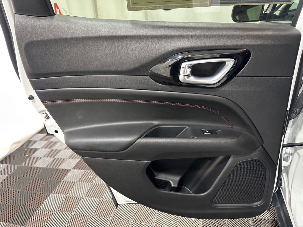 Used 2025 Jeep Compass Trailhawk image 19