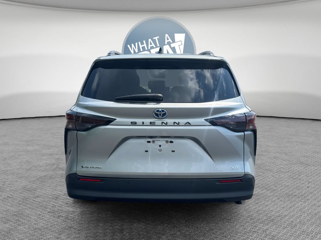Used 2025 Toyota Sienna XLE w/ XLE Plus Package AWD/4WD image 5