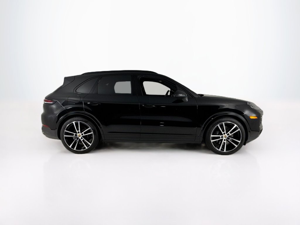 Used 2024 Porsche Cayenne AWD/4WD image 6