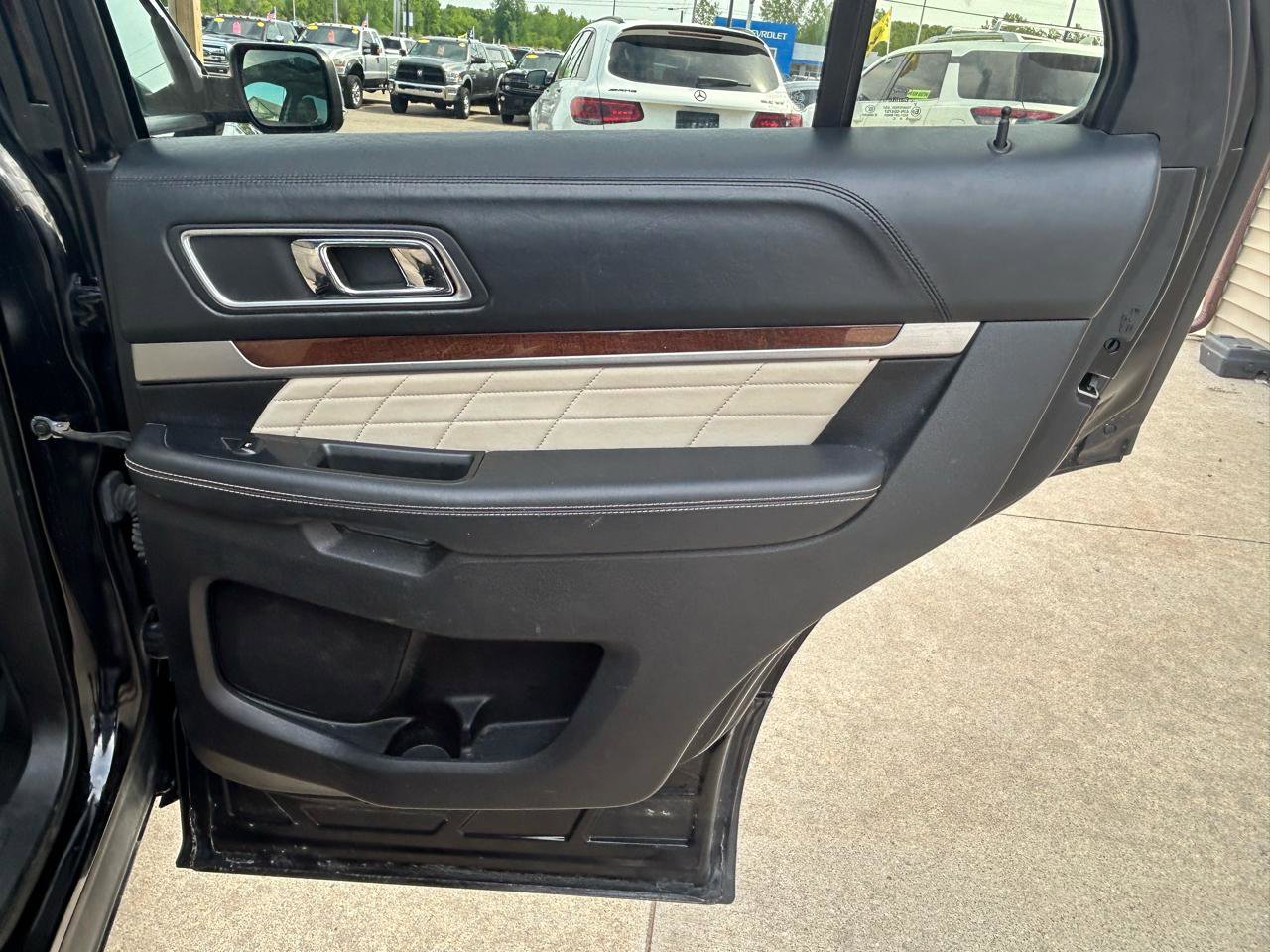Used 2016 Ford Explorer Platinum AWD/4WD image 16