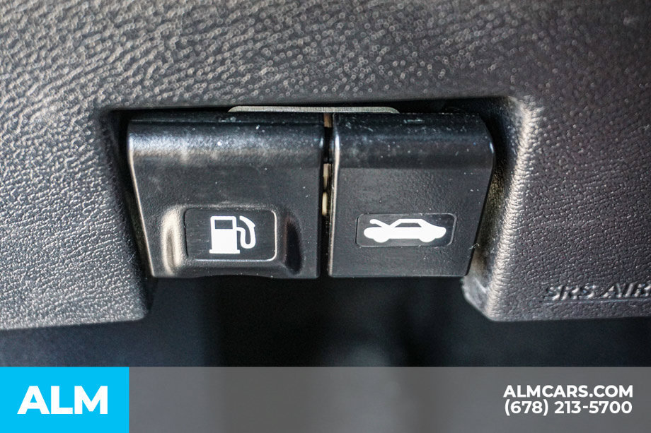 Used 2024 Nissan Versa SV FWD image 43