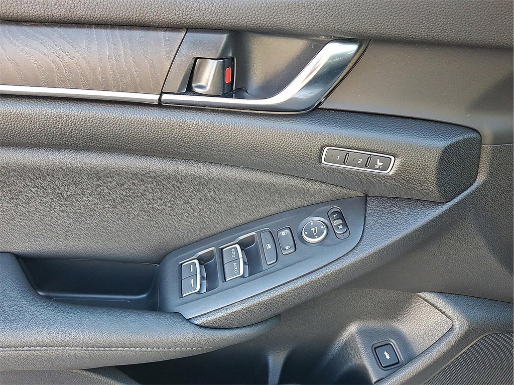 Used 2021 Honda Accord Touring image 13