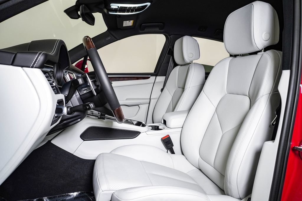 Certified 2026 Porsche Macan AWD/4WD image 5