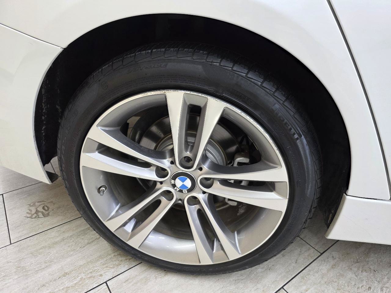 Used 2017 BMW 330i xDrive Sedan AWD/4WD image 41