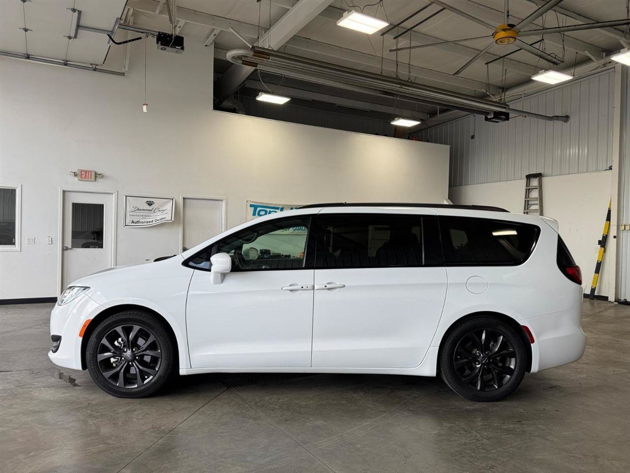 Used 2018 Chrysler Pacifica Touring Plus w/ S Appearance Package FWD image 31