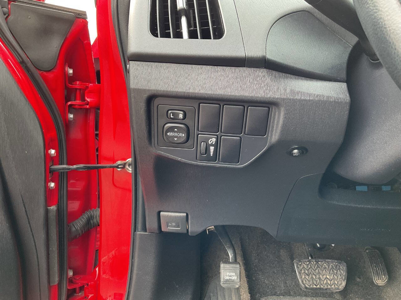 Used 2015 Toyota Prius Persona Series FWD image 16