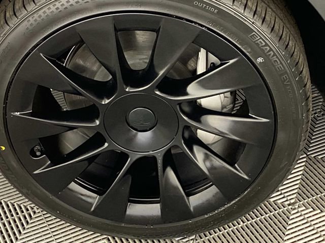 Used 2023 Tesla Model Y Long Range image 27