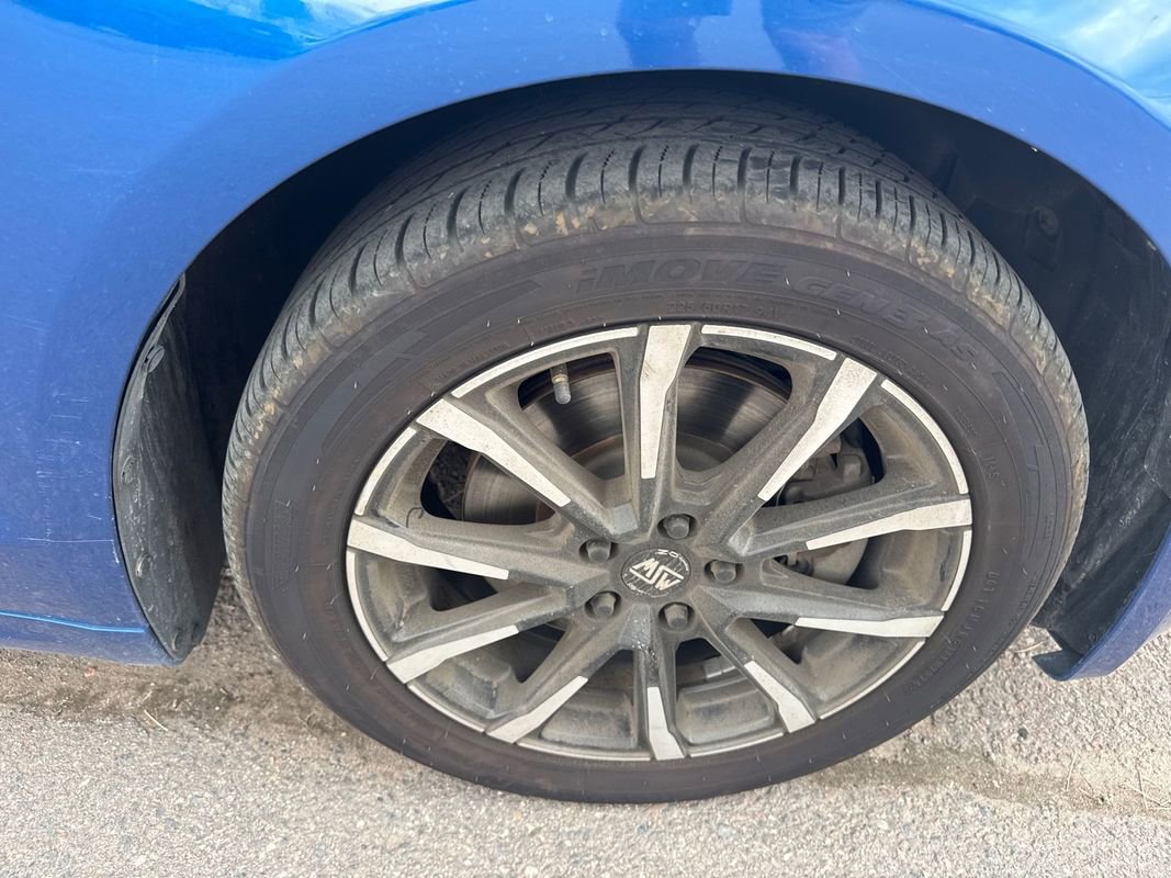 Used 2017 Ford Fusion Energi Titanium FWD image 22