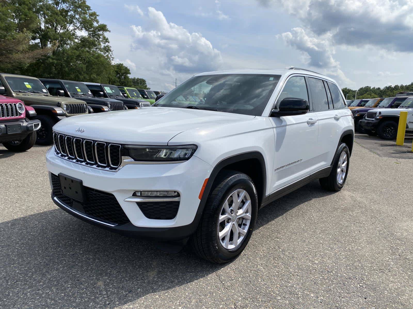 Used 2022 Jeep Grand Cherokee Limited AWD/4WD image 10