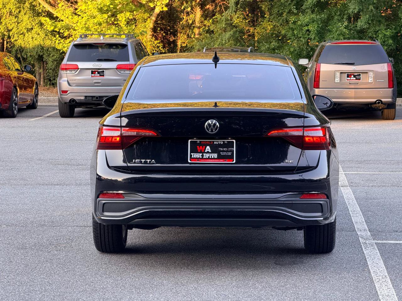 Used 2022 Volkswagen Jetta SE w/ Panoramic Sunroof Package FWD image 5