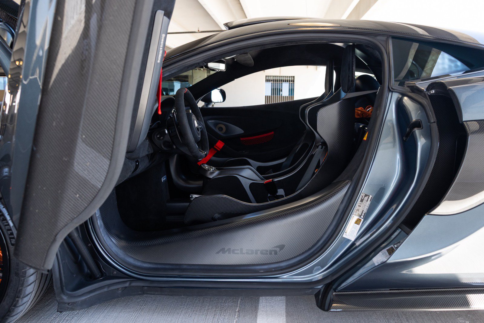 Used 2020 McLaren 620R RWD image 46