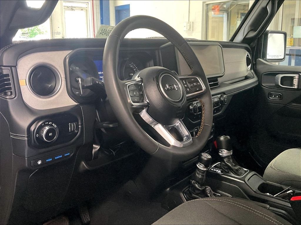 Used 2024 Jeep Wrangler Unlimited Sahara AWD/4WD image 8