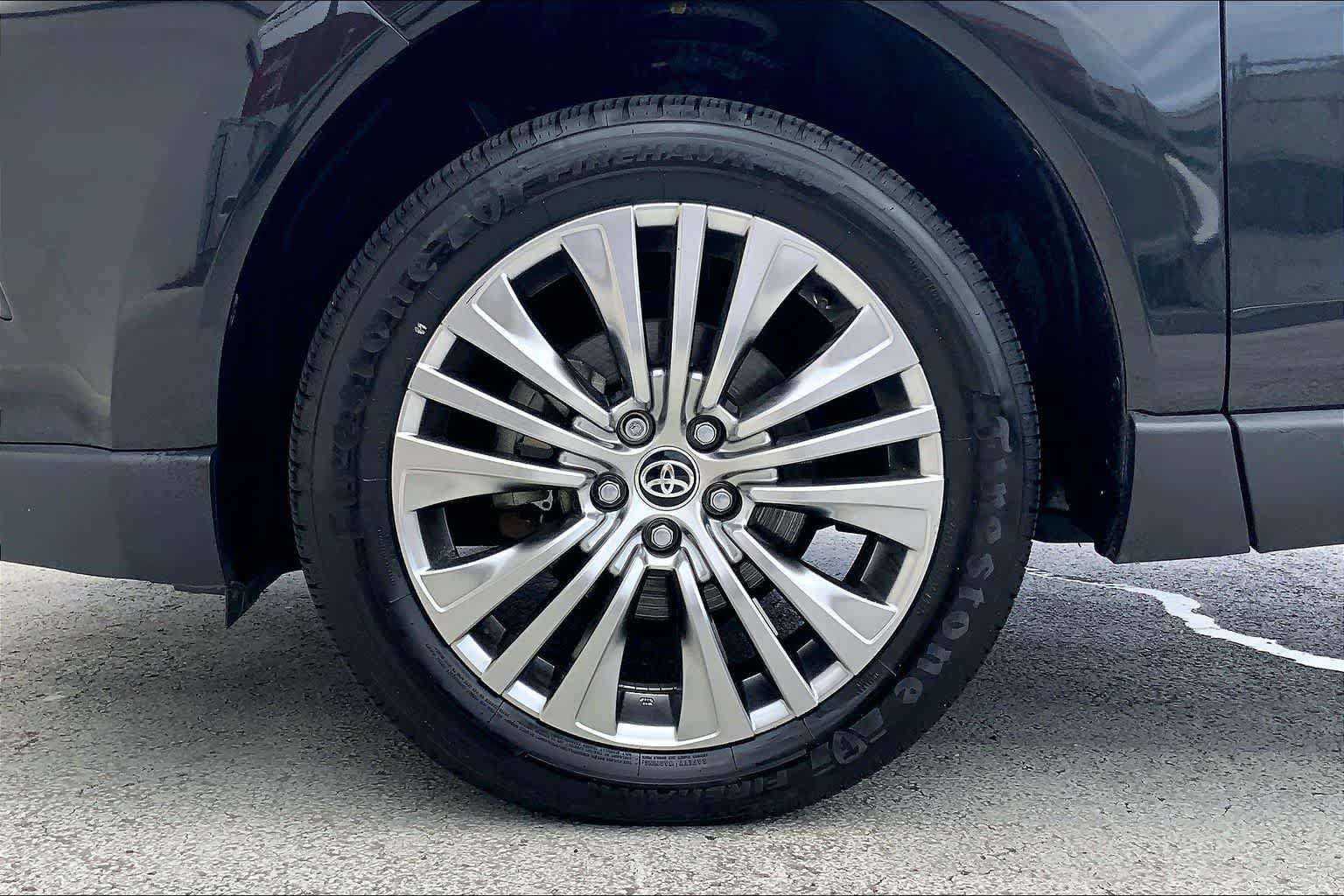 Used 2021 Toyota Venza XLE w/ Softex Package AWD/4WD image 8