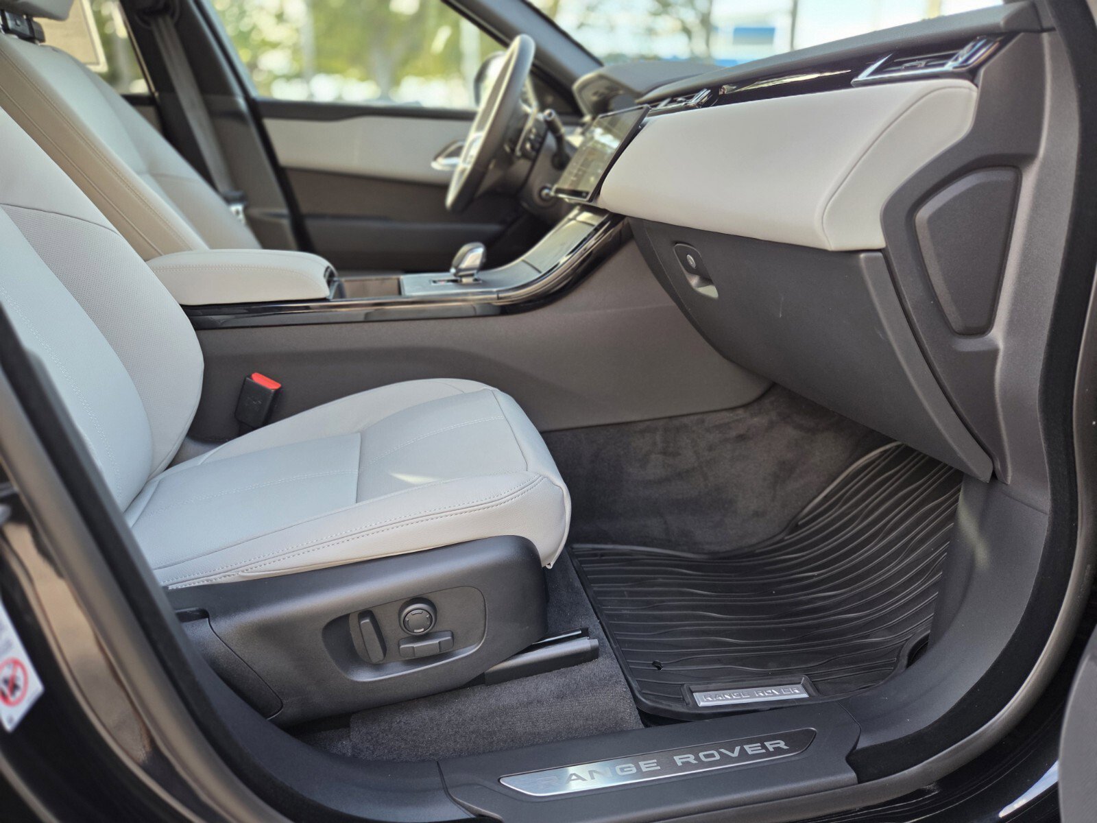 New 2026 Land Rover Range Rover Velar S image 3