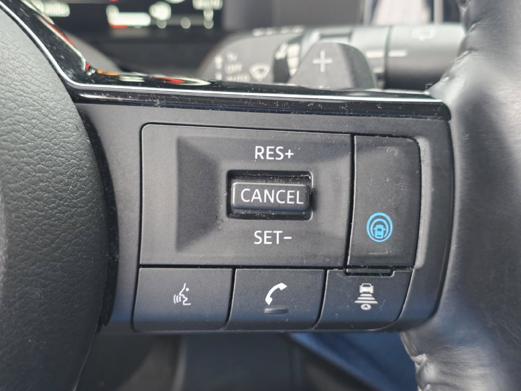 Used 2022 Nissan Pathfinder Platinum w/ Cargo Package FWD image 27