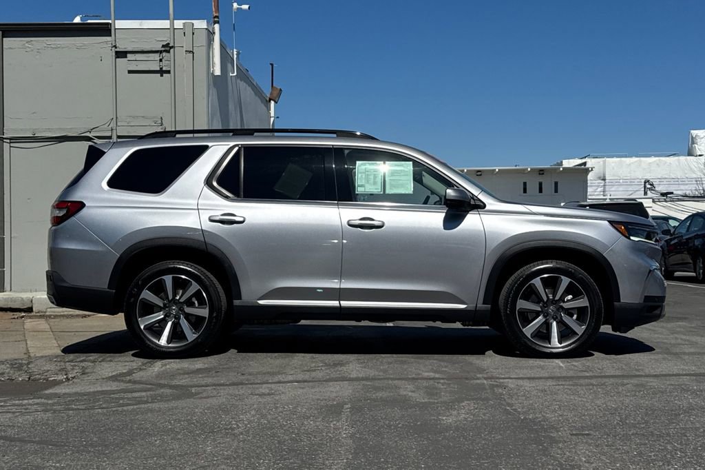 Used 2023 Honda Pilot Elite image 2